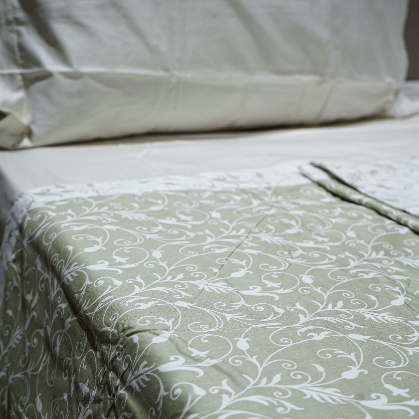 Enera Prism Collection Botanic Green Color Printed Double Bed Dohar