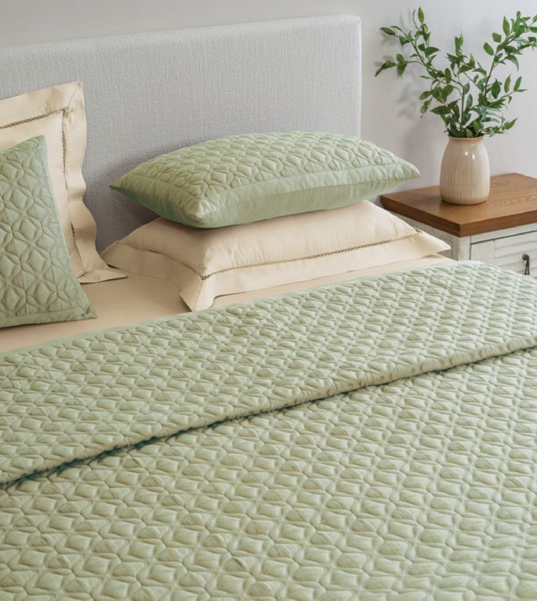 D Decor Legacy II Collection Desert Sage-Turtledove Quilted Bedspread Set