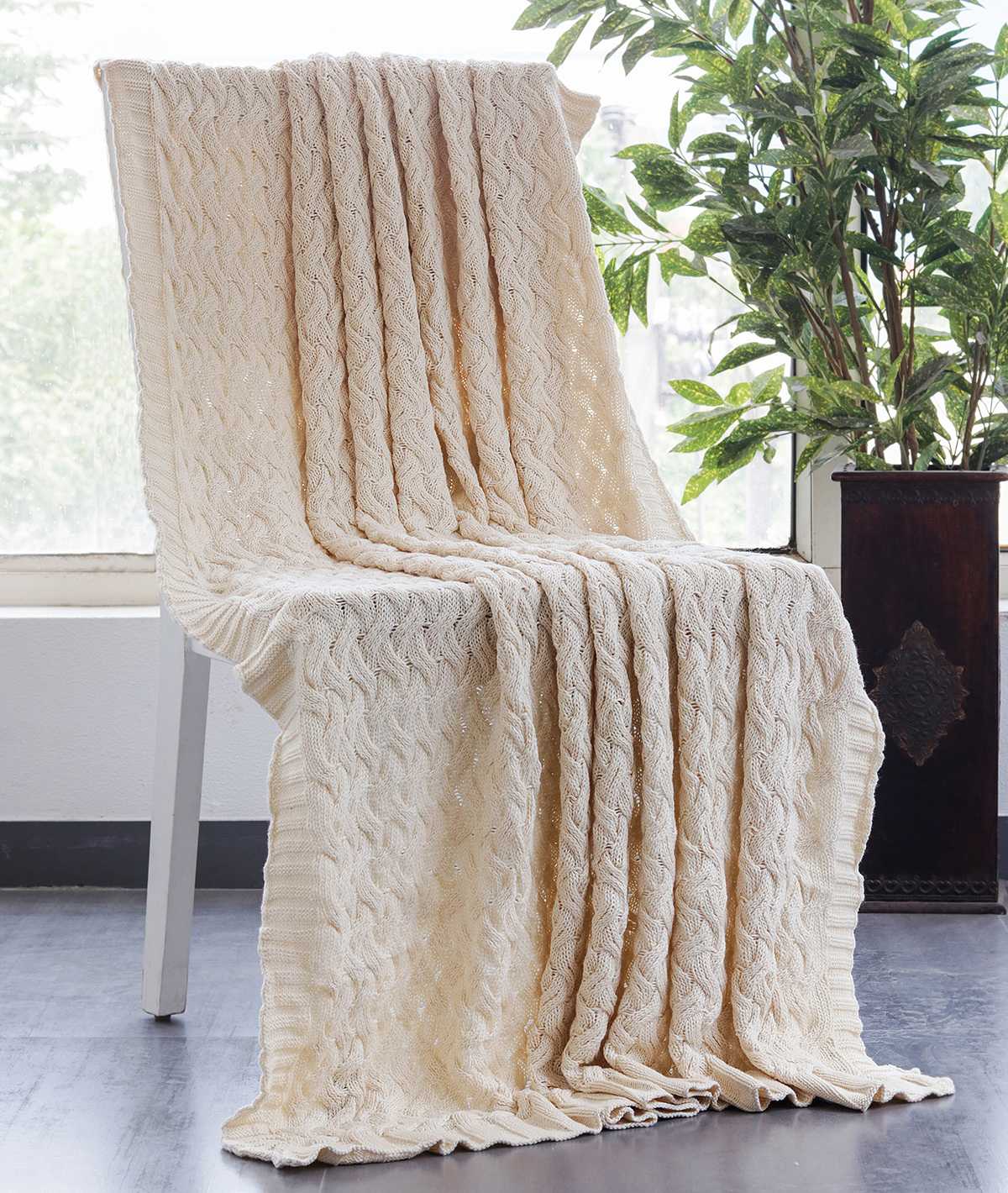 Pluchi Natural Color Throw - PLTHCRC1 | Elegant & Cozy | Enera