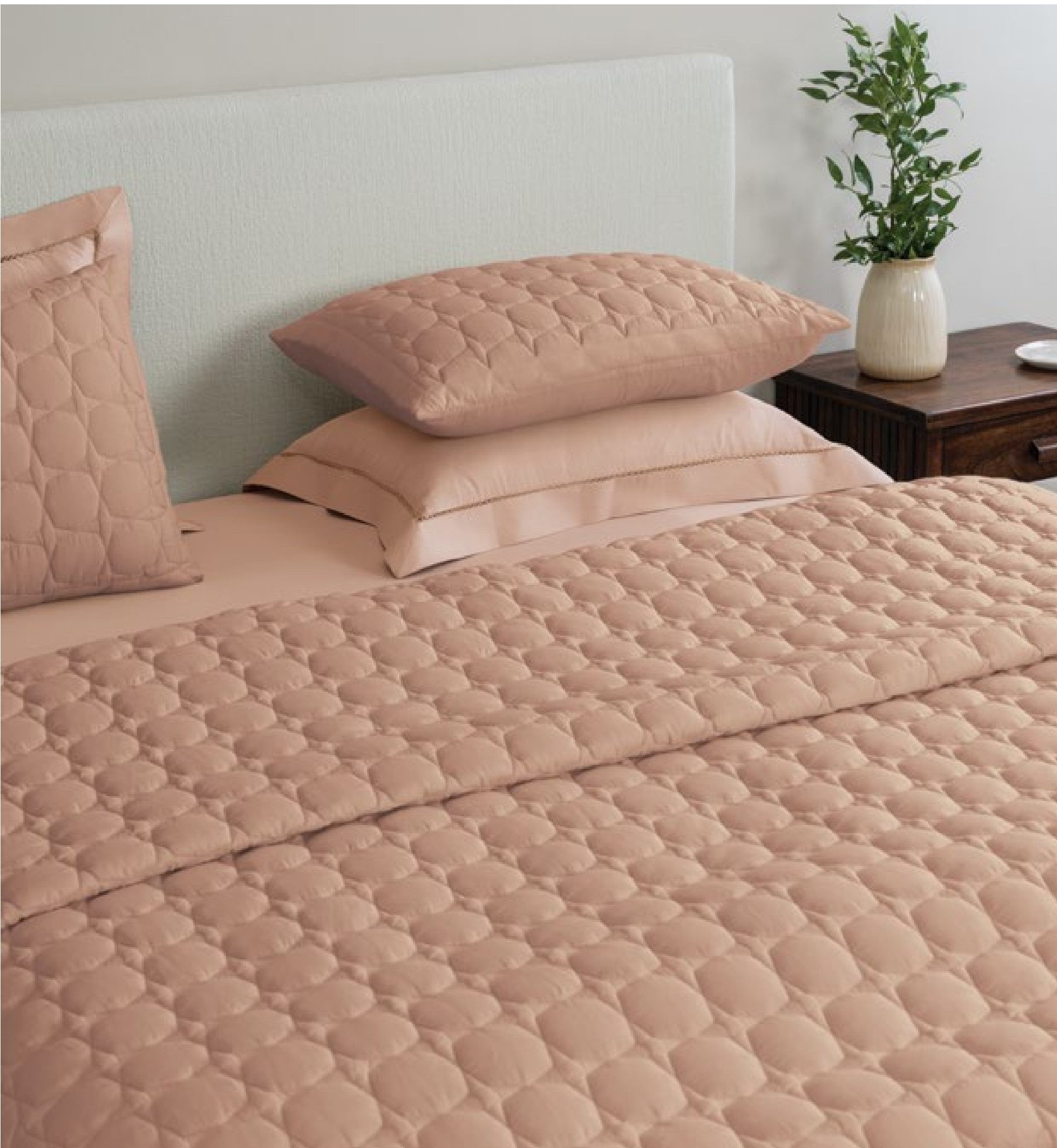 D Decor Legacy II Collection Apple Blossom Quilted Bedspread Set