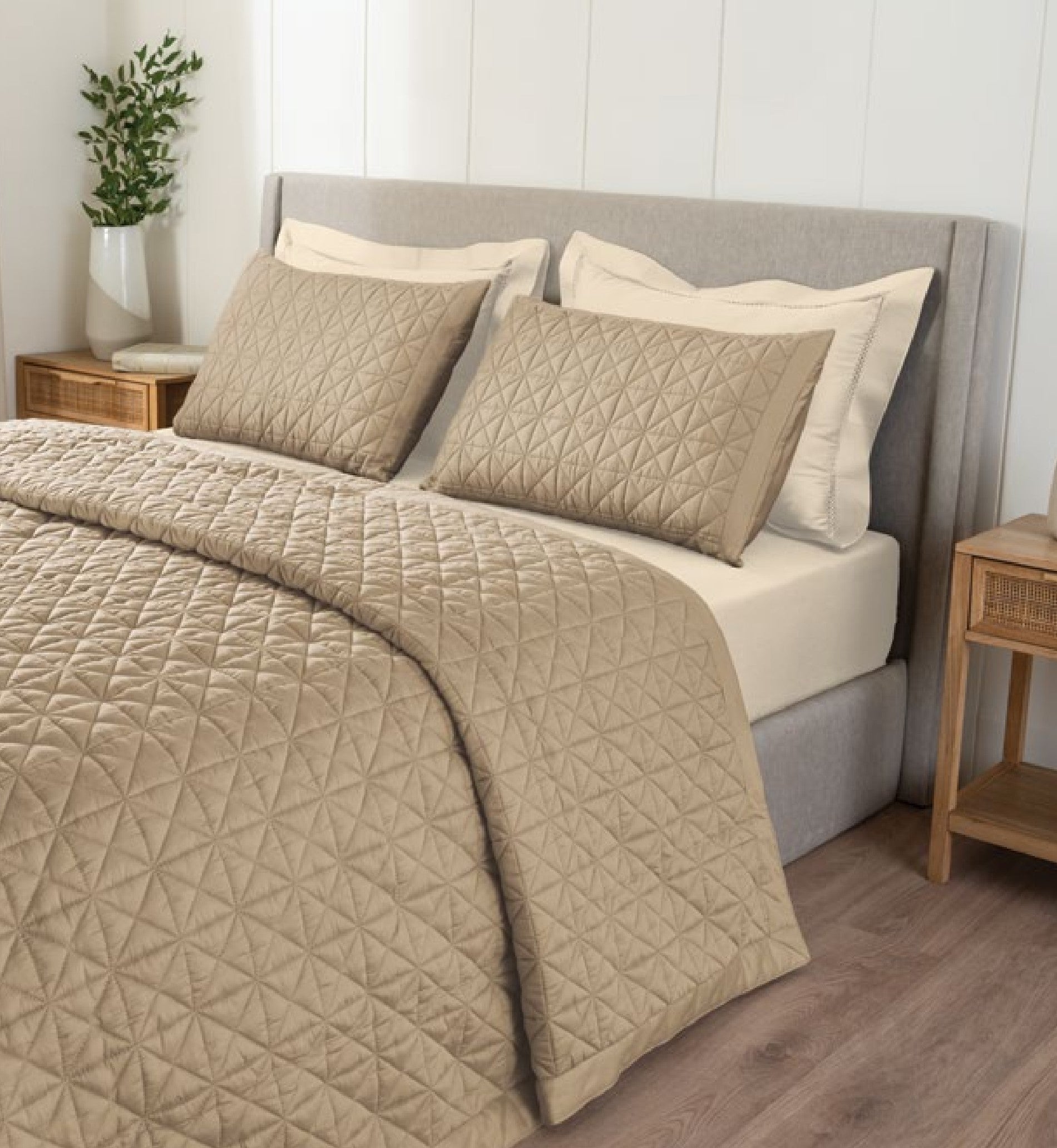 D Decor Legacy II Collection Roasted Cashew-Marshmallow Quilted Bedspread Set