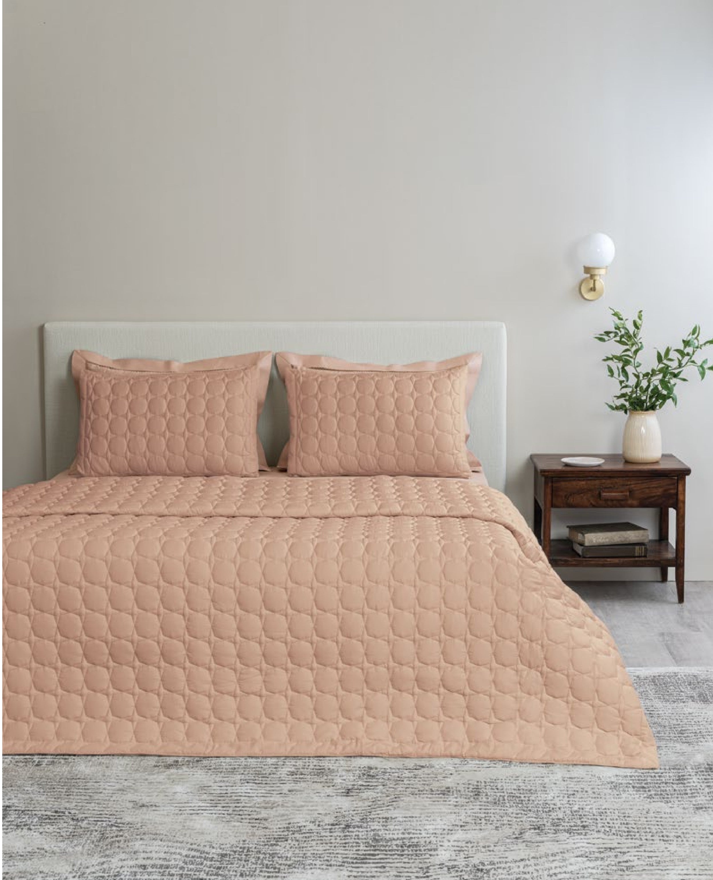 D Decor Legacy II Collection Apple Blossom Quilted Bedspread Set