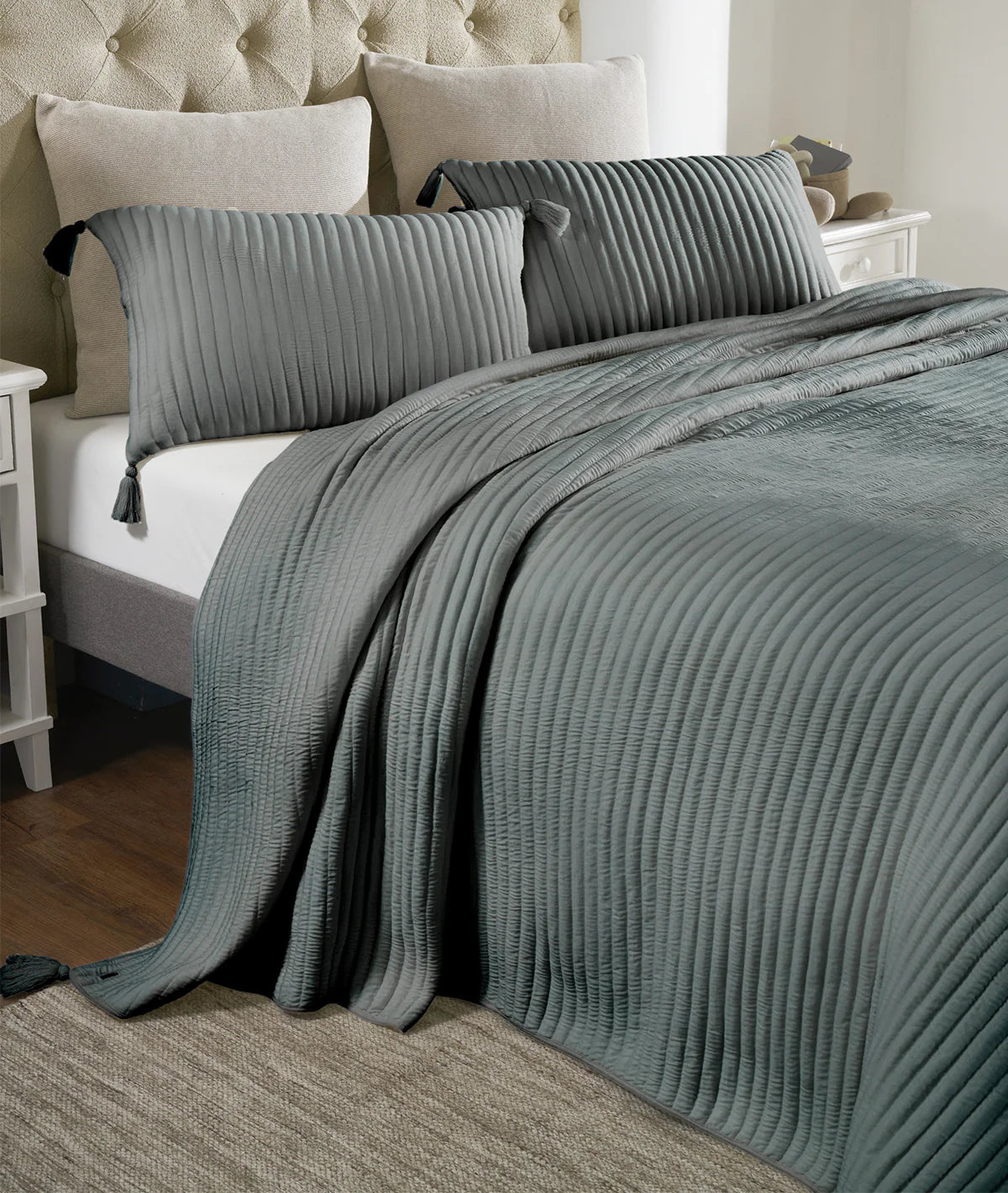 Pluchi Medium Grey 100% Cotton Knitted King Size Bed Cover With 2 Pillow Covers