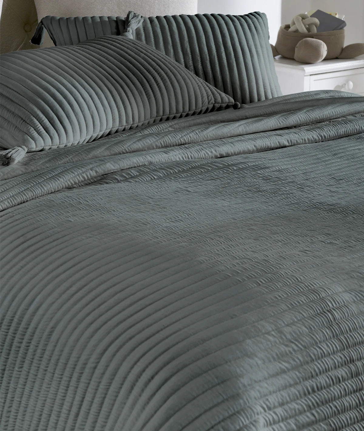 Pluchi Medium Grey 100% Cotton Knitted King Size Bed Cover With 2 Pillow Covers
