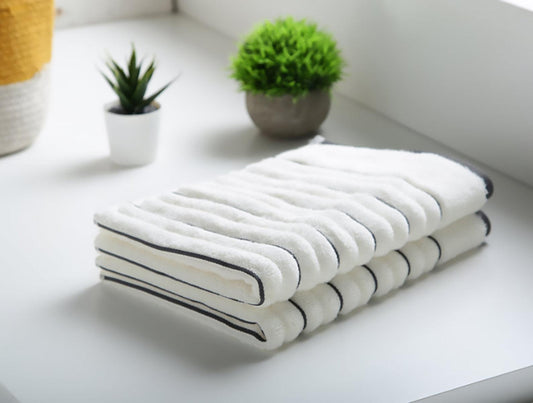 Enera Occasions Exotica White Hand Towel - enera
