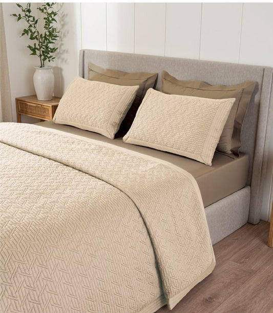 D'Decor Legacy II Collection Turtledove-Timber Wolf Quilted Bedspread Set - enera