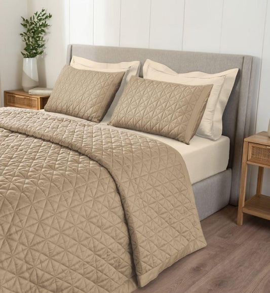 D'Decor Legacy II Collection Roasted Cashew-Marshmallow Quilted Bedspread Set - enera