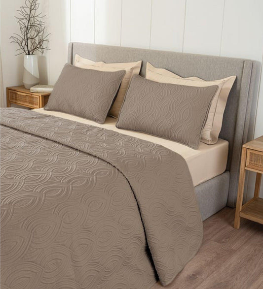 D'Decor Legacy II Collection Timber Wolf-Almond Milk Quilted Bedspread Set - enera