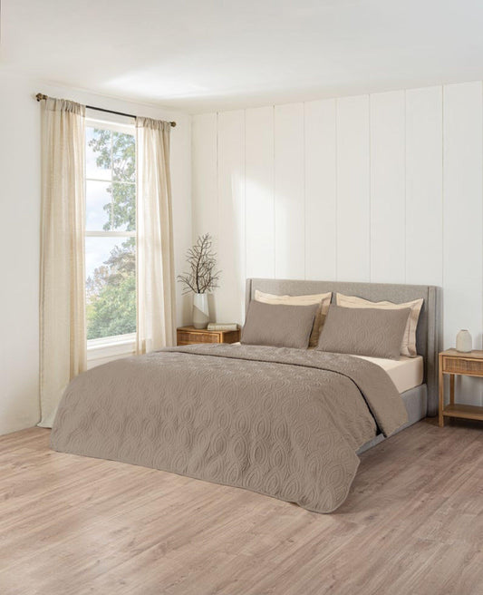 D'Decor Legacy II Collection Timber Wolf-Almond Milk Quilted Bedspread Set - enera