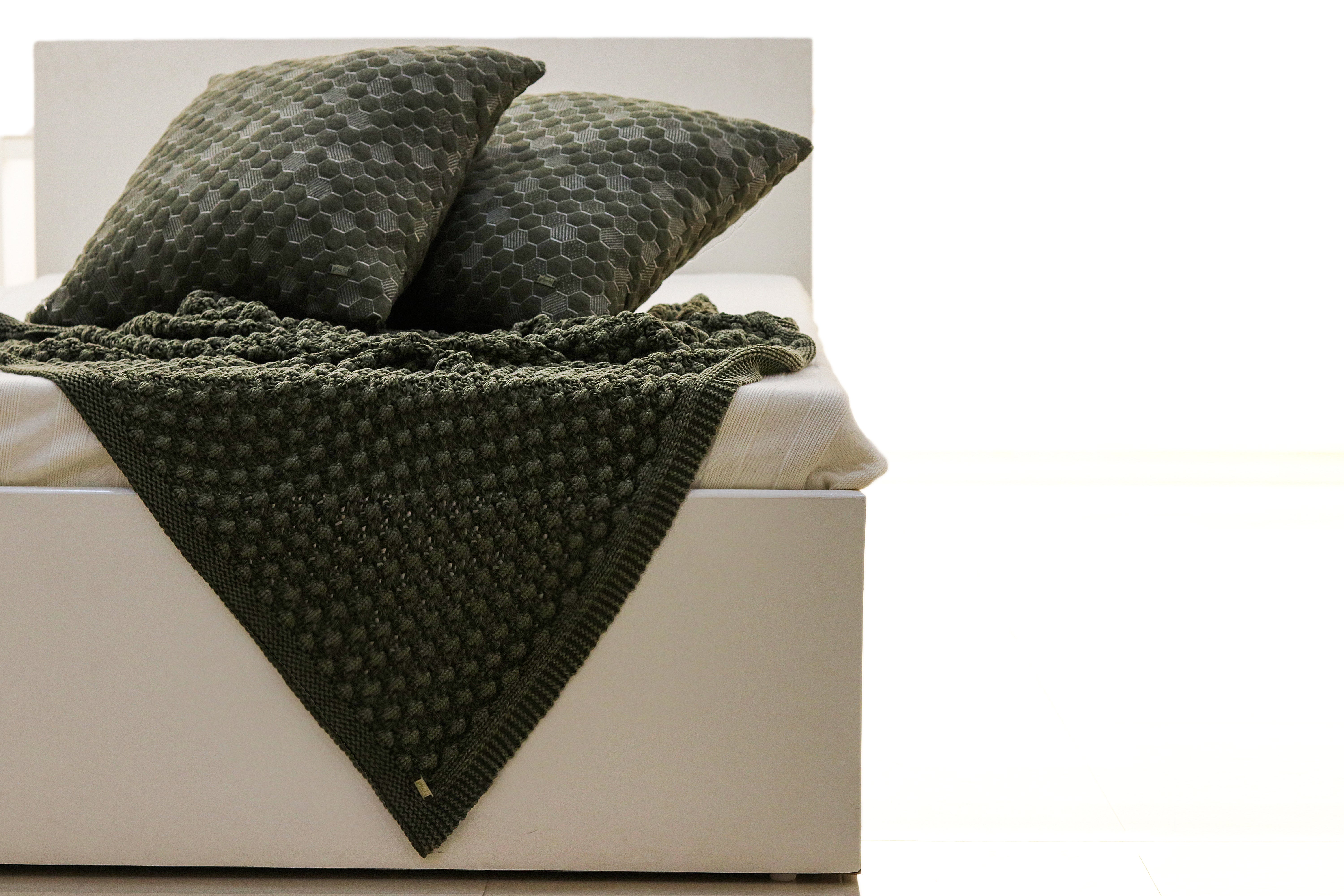 Pluchi Classical Green Knitted Throw & Cushion Cover (2 pcs) Combo Popcorn in Green Color - Agarwal Bedding and Furnishing